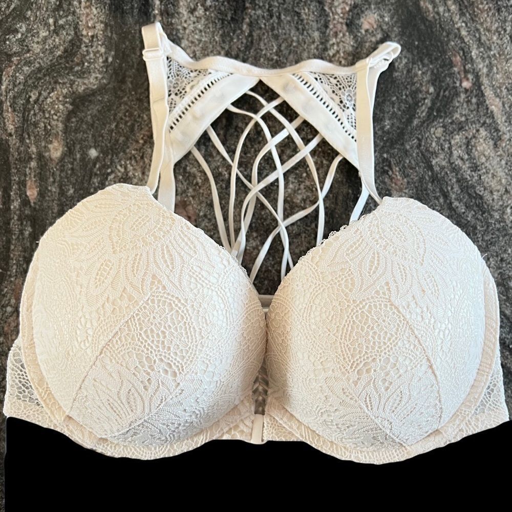$68 Victoria’s Secret Very sexy Strappy Push up Heavily Padded bra Coconut white